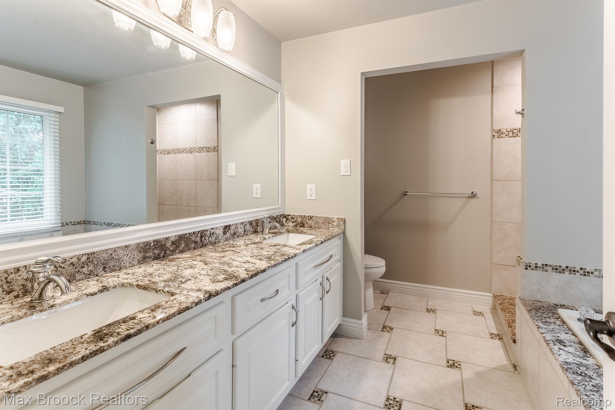 3487 Warwick Drive Rochester, MI 48309 - Photo 15 of 36 Gallery Image 15