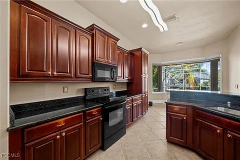 $700,000 | 3237 Yucatan Parkway, Cape Coral, FL 33993