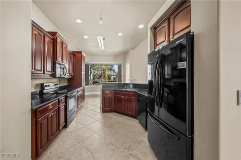 $700,000 | 3237 Yucatan Parkway, Cape Coral, FL 33993