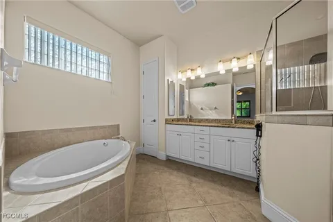 $700,000 | 3237 Yucatan Parkway, Cape Coral, FL 33993