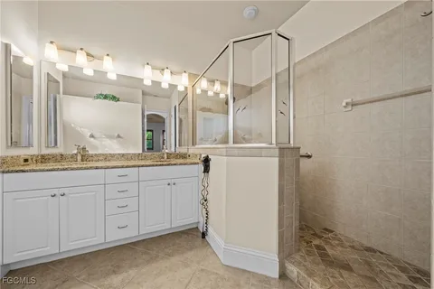 $700,000 | 3237 Yucatan Parkway, Cape Coral, FL 33993