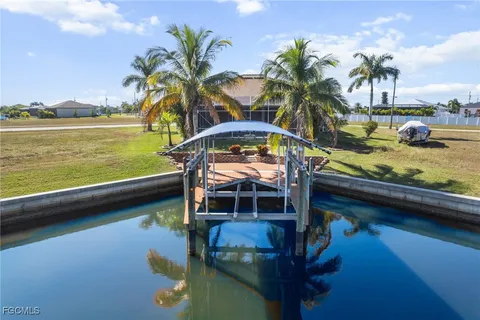 $700,000 | 3237 Yucatan Parkway, Cape Coral, FL 33993