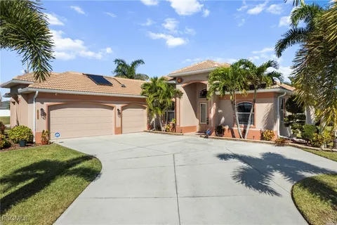 $700,000 | 3237 Yucatan Parkway, Cape Coral, FL 33993