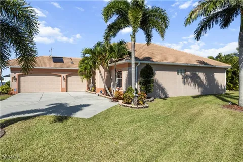 $700,000 | 3237 Yucatan Parkway, Cape Coral, FL 33993