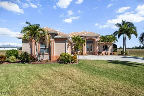 $700,000 | 3237 Yucatan Parkway, Cape Coral, FL 33993