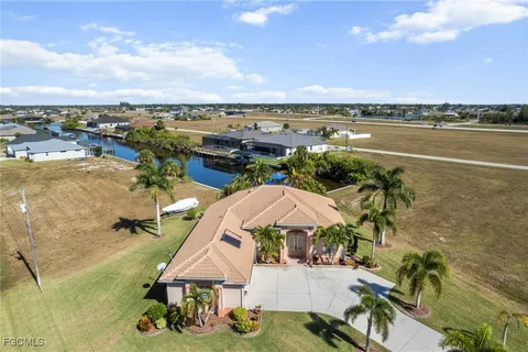 $700,000 | 3237 Yucatan Parkway, Cape Coral, FL 33993