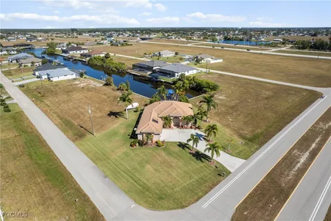 $700,000 | 3237 Yucatan Parkway, Cape Coral, FL 33993