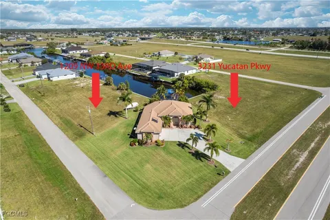 $700,000 | 3237 Yucatan Parkway, Cape Coral, FL 33993