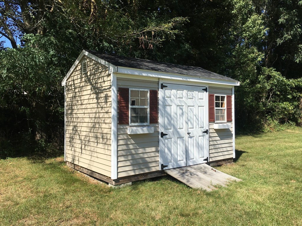 55 Woodpecker Road Stoughton, MA 02072 - Photo 23 of 25 Gallery Image 23