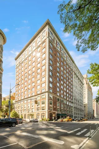 $4,500,000 | 230 Central Park West, Unit 8E | Upper West Side