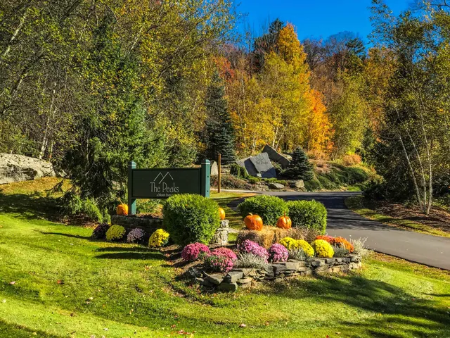 $2,250,000 | 71 Overlook Drive, West Dover, VT 05356