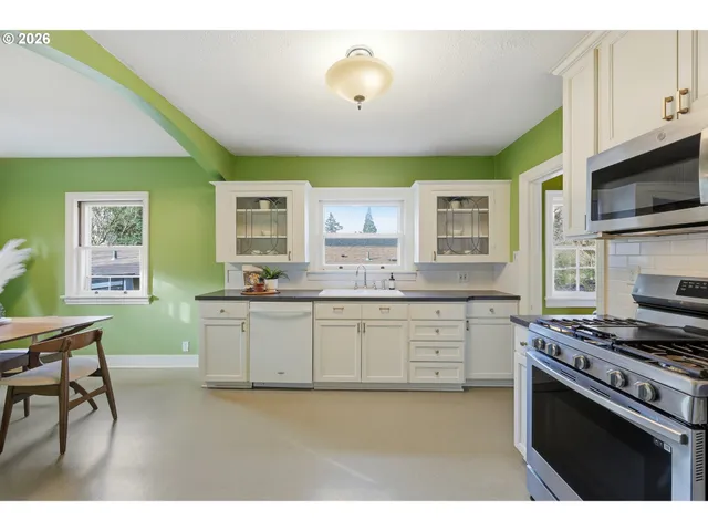 $495,000 | 4112 Southeast Boise Street, Portland, OR 97202