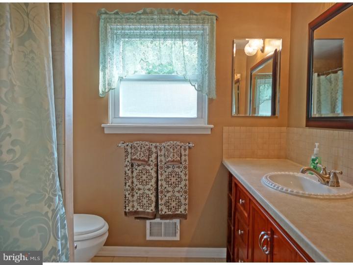 267 Beaver Road Southampton, PA 18966 - Photo 18 of 25 Bathroom