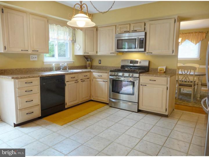 267 Beaver Road Southampton, PA 18966 - Photo 7 of 25 Kitchen
