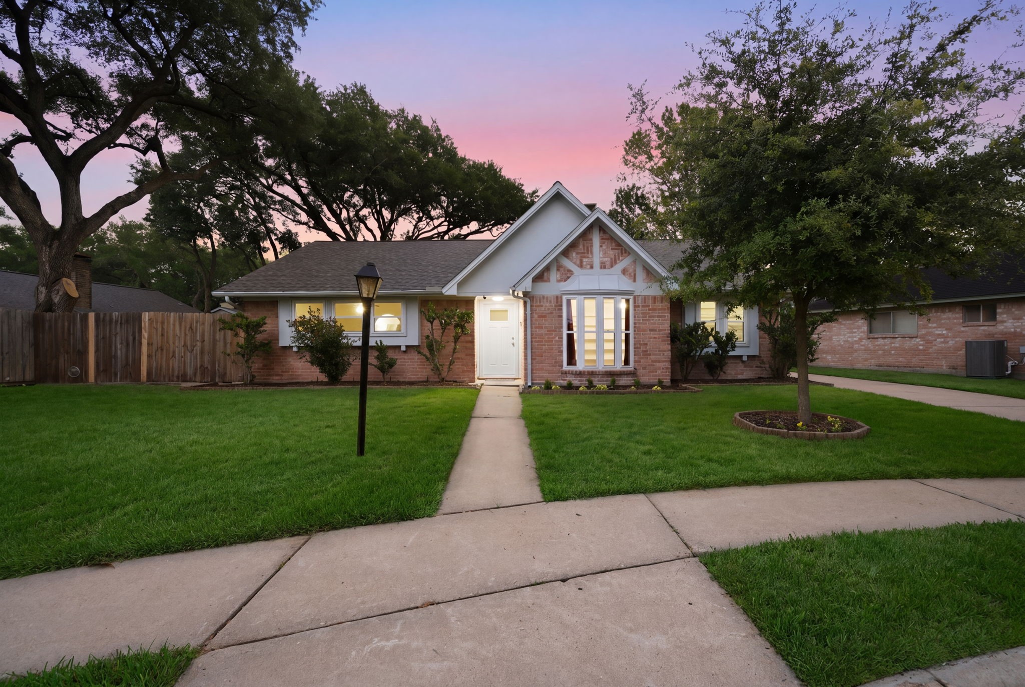 9718 Rathbone Drive Houston, TX 77031 - Photo 2 of 32 Huge 12,266 sq ft cul-de-sac lot.