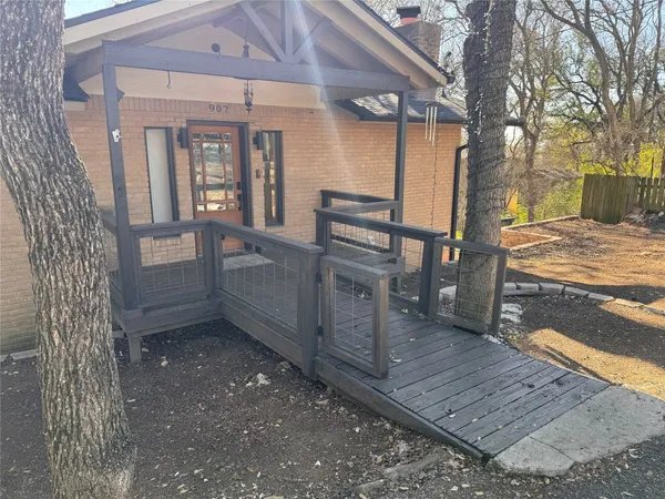 $2,100 | 907 Hillyer Street, San Marcos, TX 78666