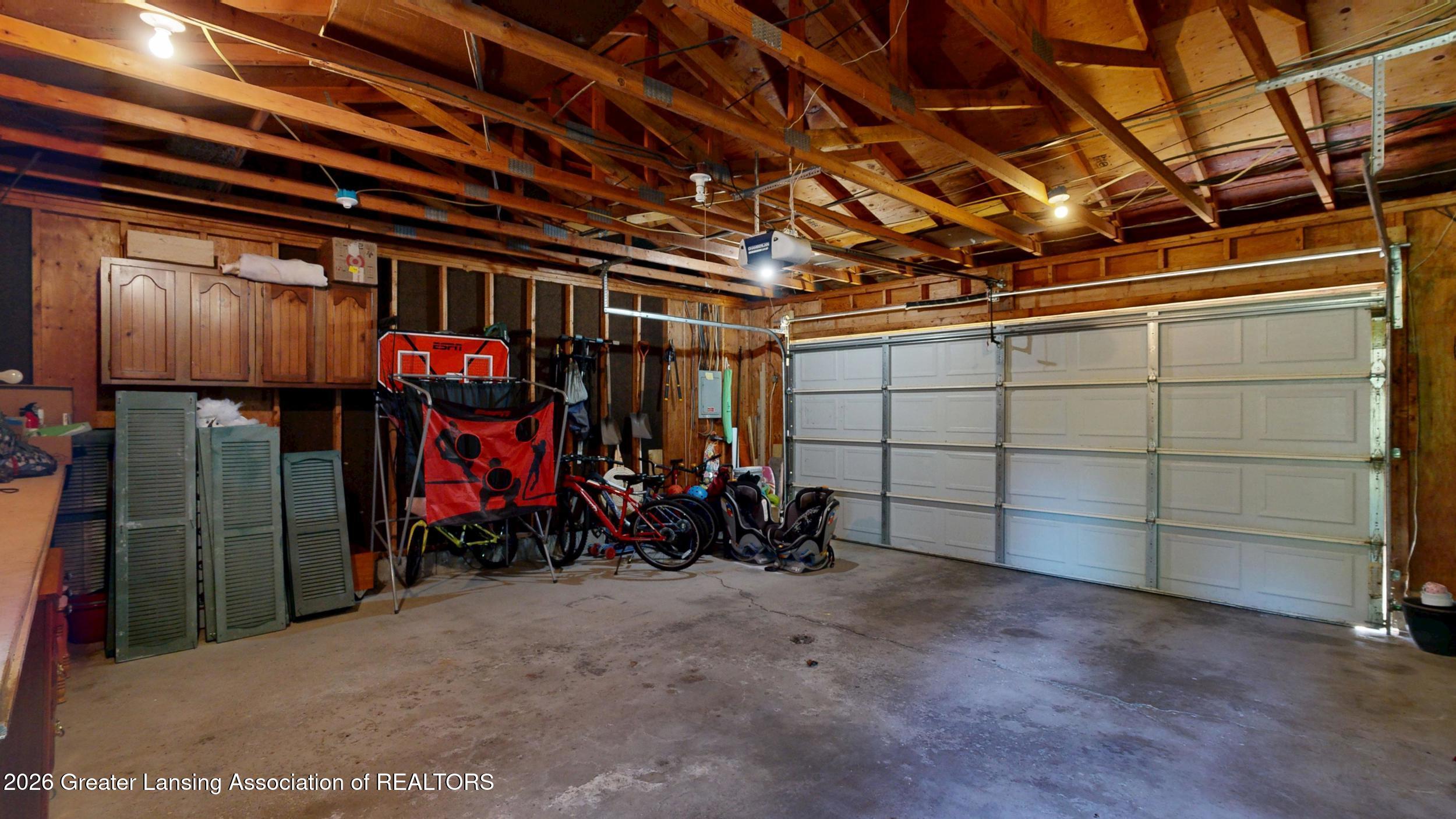 916 South Canal Road Lansing, MI 48917 - Photo 34 of 62 Attached Garage