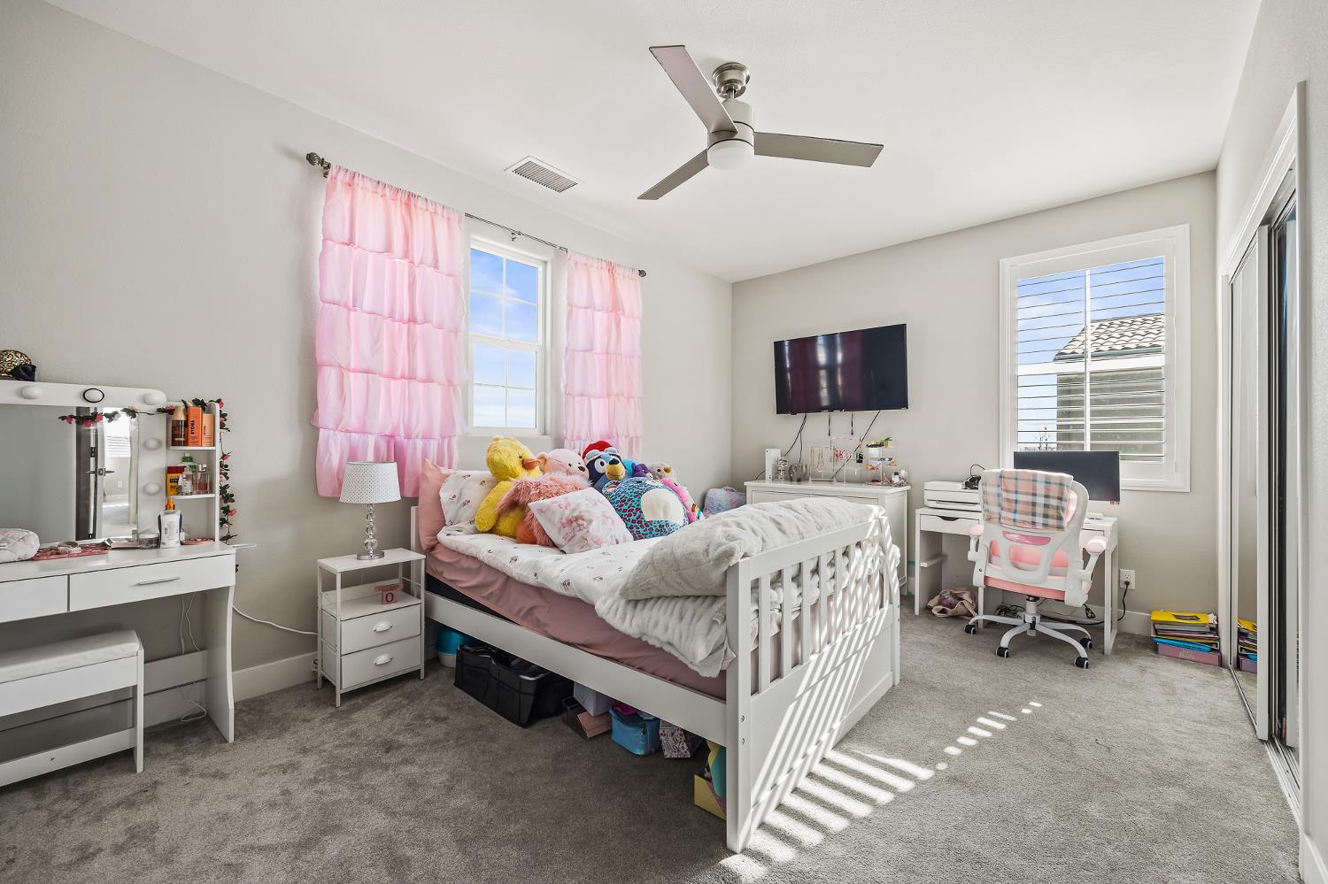4342 Oak Knoll Road Madera, CA 93636 - Photo 20 of 27 Fourth bedroom