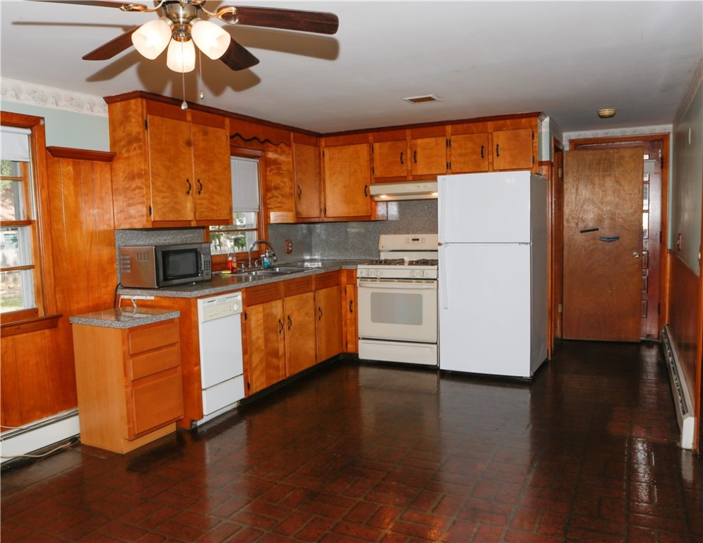 190 Holmes Road Warwick, RI 02888 - Photo 3 of 16 Gallery Image 3