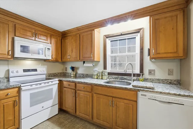 $725,000 | 11 Park Street, Windham, NH 03087