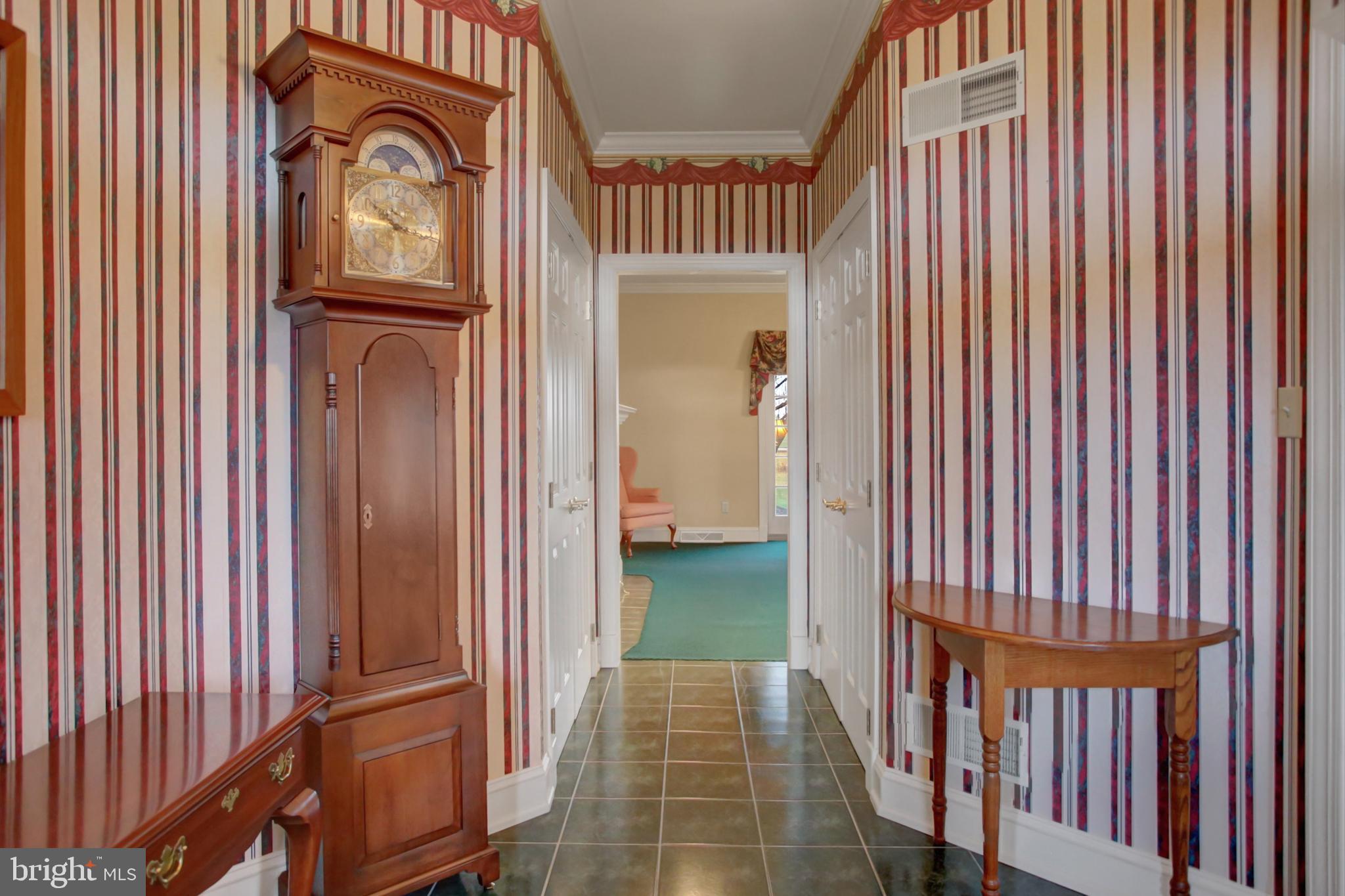 550 Kohler Road Chambersburg, PA 17202 - Photo 3 of 55 Foyer