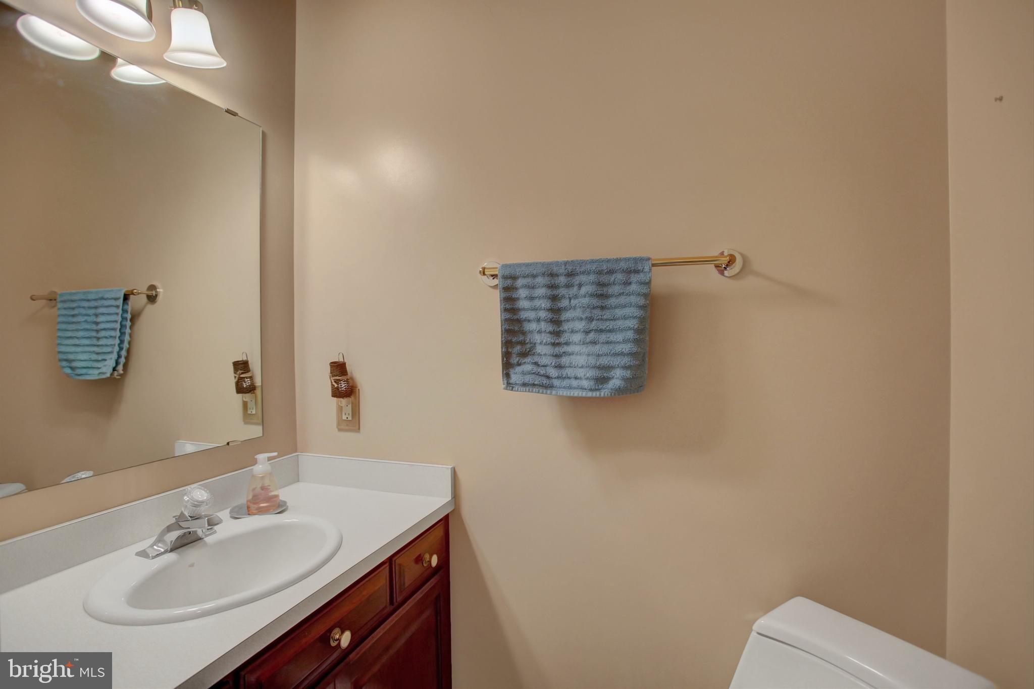 550 Kohler Road Chambersburg, PA 17202 - Photo 36 of 55 Guest bathroom