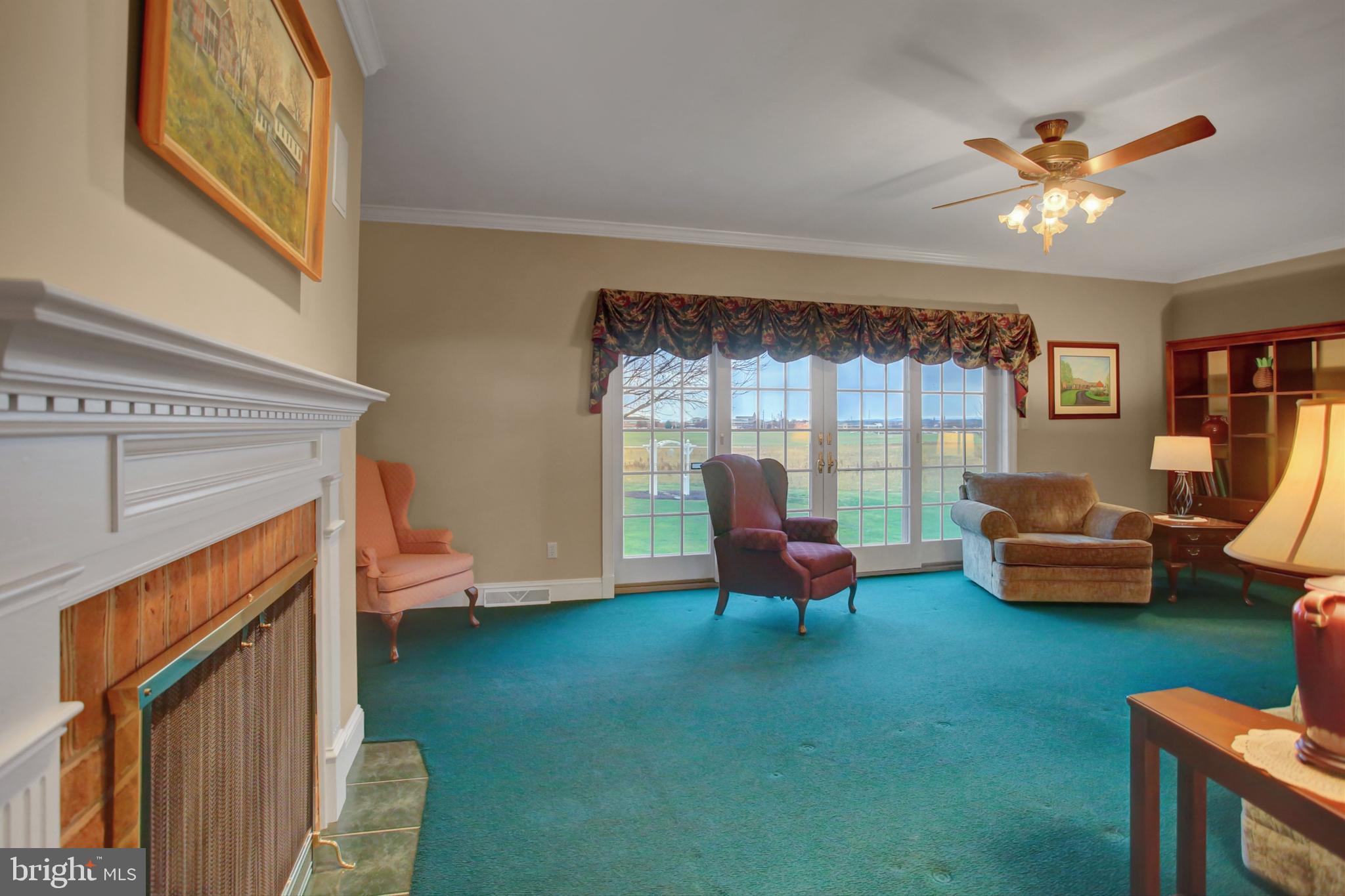 550 Kohler Road Chambersburg, PA 17202 - Photo 4 of 55 Living Room