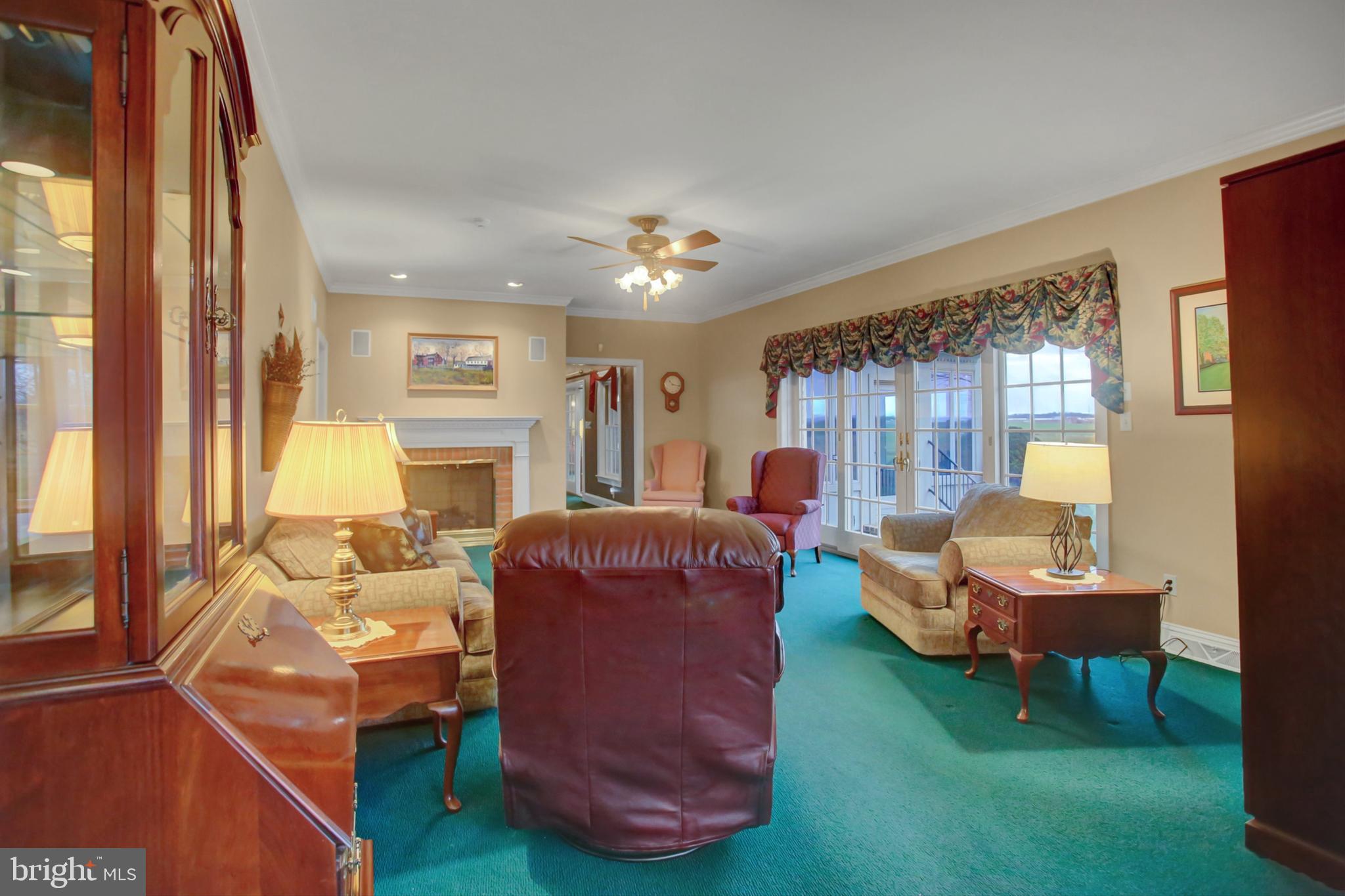 550 Kohler Road Chambersburg, PA 17202 - Photo 6 of 55 Living Room