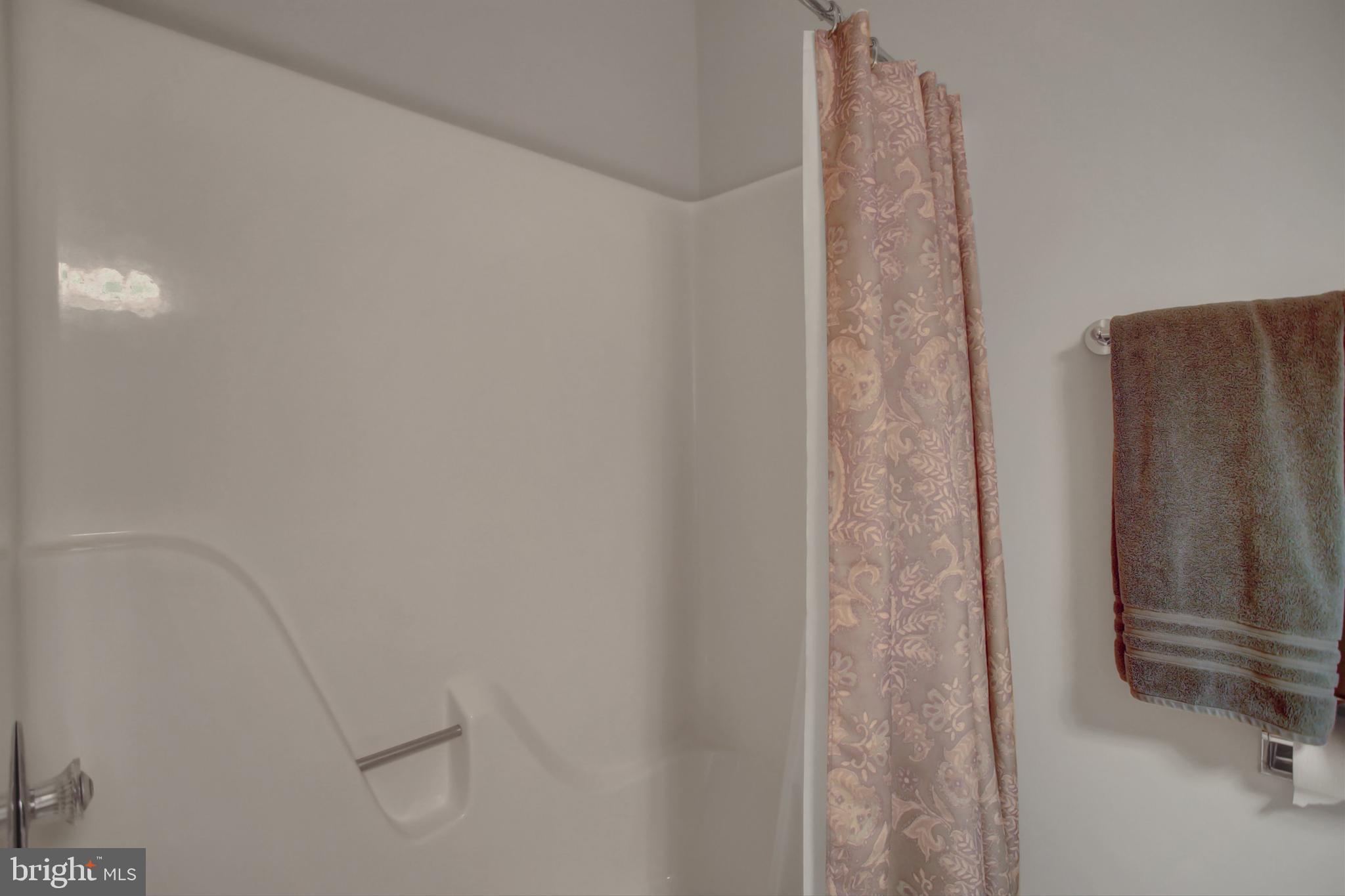 550 Kohler Road Chambersburg, PA 17202 - Photo 10 of 55 Guest shower