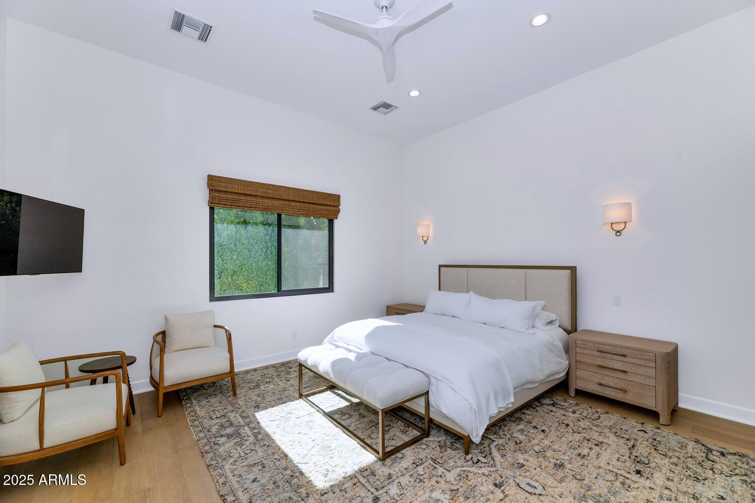 4147 East Clarendon Avenue Phoenix, AZ 85018 - Photo 11 of 27 4147 E Clarendon Ave-large-018-038-4147