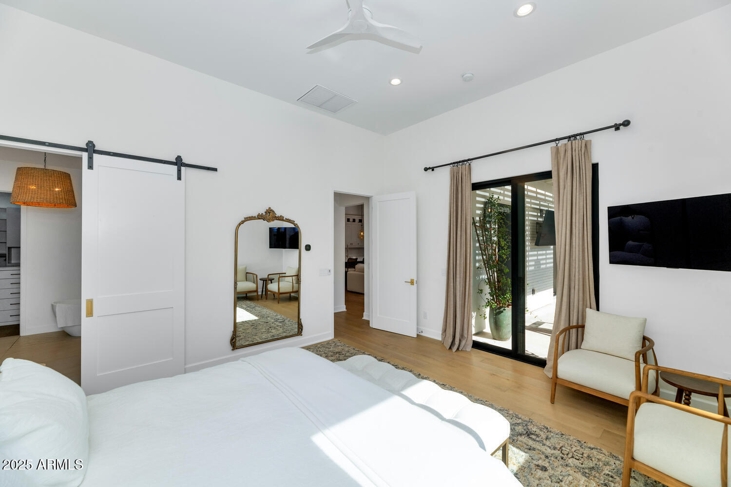 4147 East Clarendon Avenue Phoenix, AZ 85018 - Photo 12 of 27 4147 E Clarendon Ave-large-019-029-4147