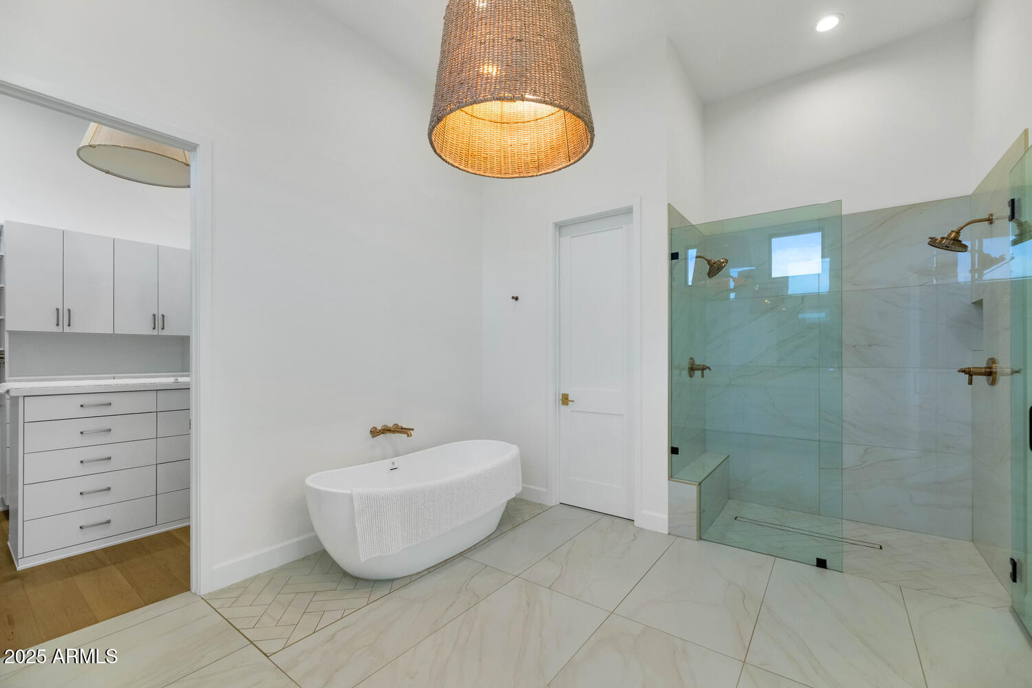 4147 East Clarendon Avenue Phoenix, AZ 85018 - Photo 14 of 27 4147 E Clarendon Ave-large-021-031-4147