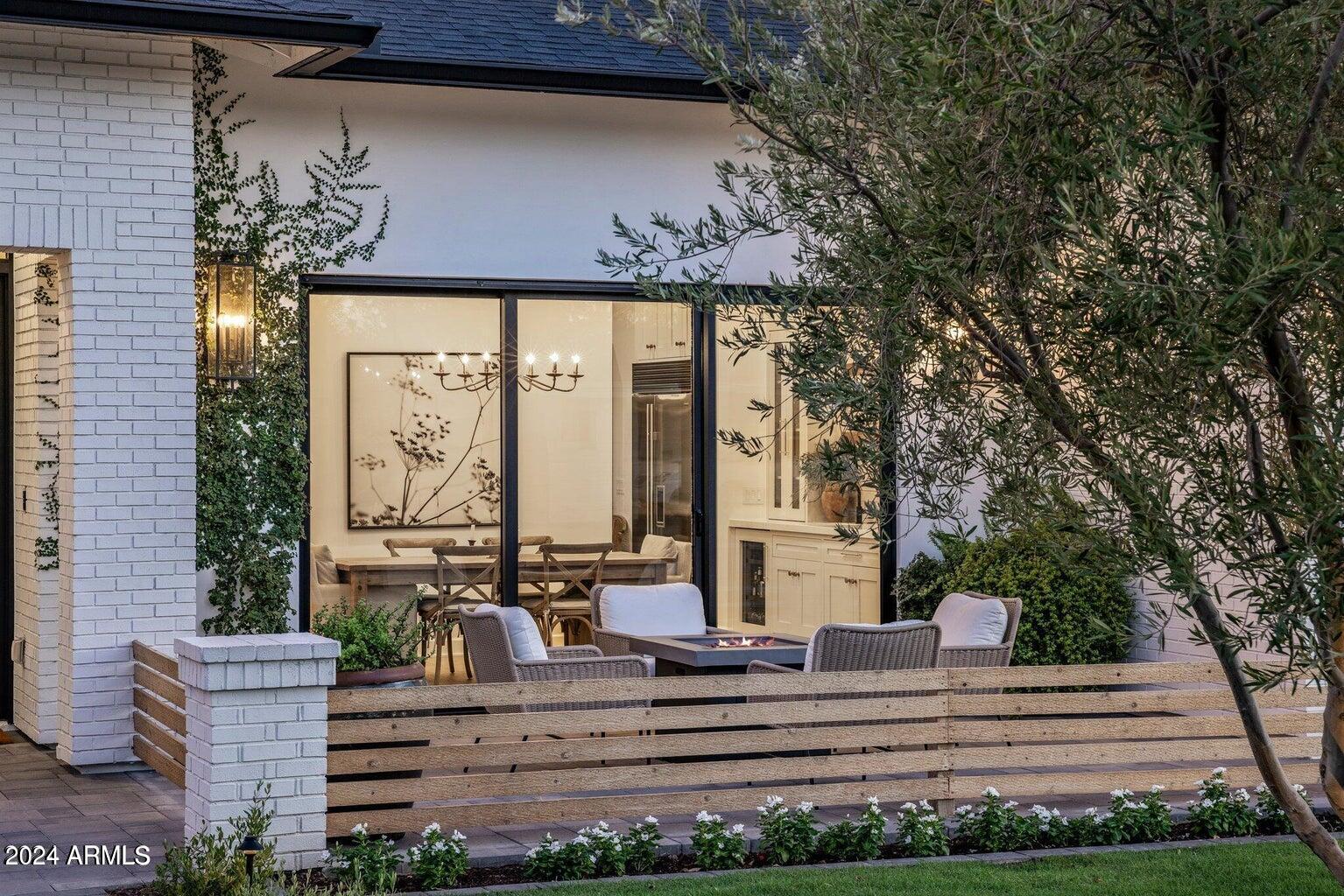 4147 East Clarendon Avenue Phoenix, AZ 85018 - Photo 3 of 27 20240814211146877417000000-o