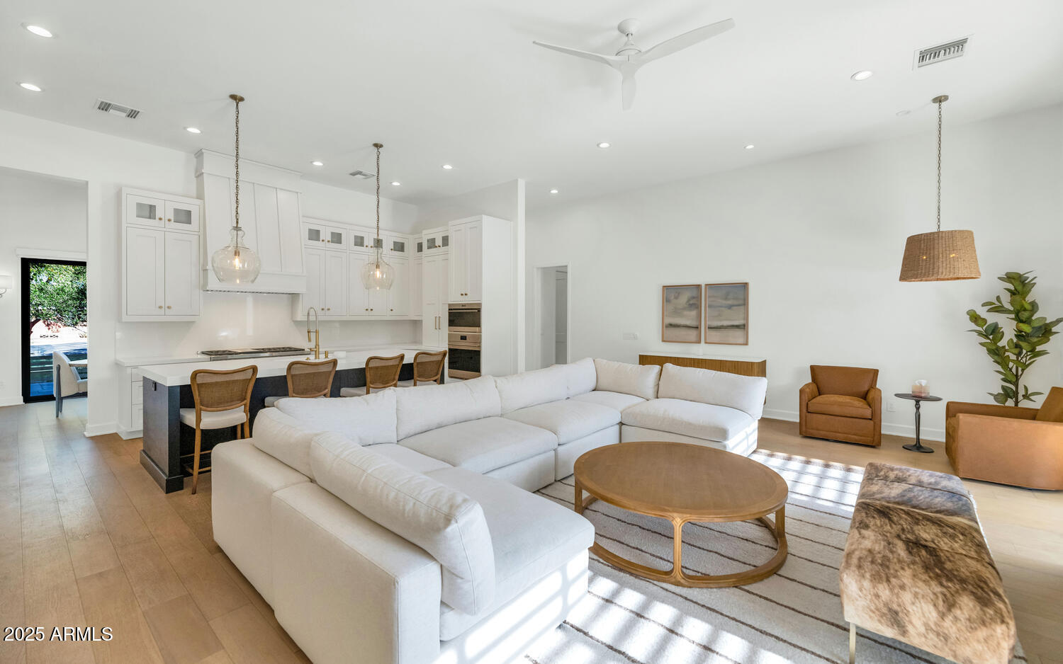 4147 East Clarendon Avenue Phoenix, AZ 85018 - Photo 8 of 27 4147 E Clarendon Ave-large-012-007-4147