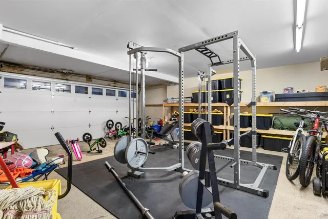 a view of livingroom with furniture