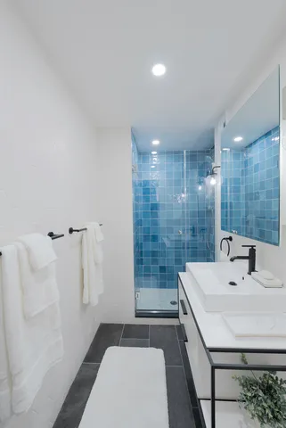 $875,000 | 340 West 55th Street, Unit 6D | Hell's Kitchen