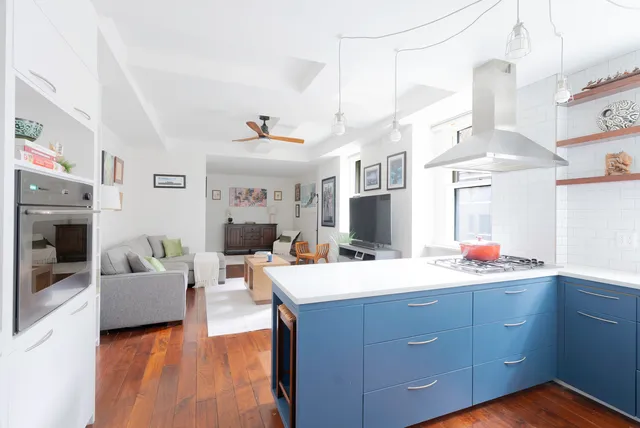 $875,000 | 340 West 55th Street, Unit 6D | Hell's Kitchen