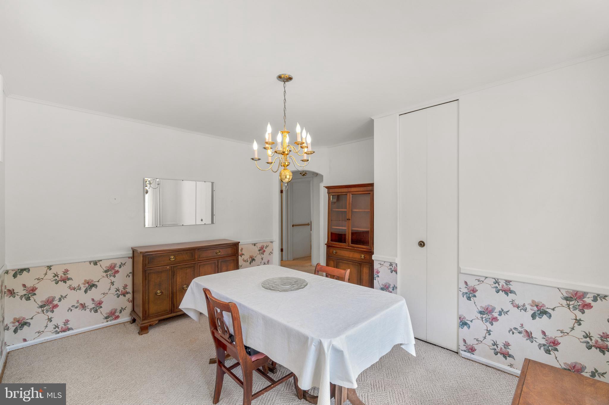 930 Homberg Avenue Baltimore, MD 21221 - Photo 9 of 39 Dining Room