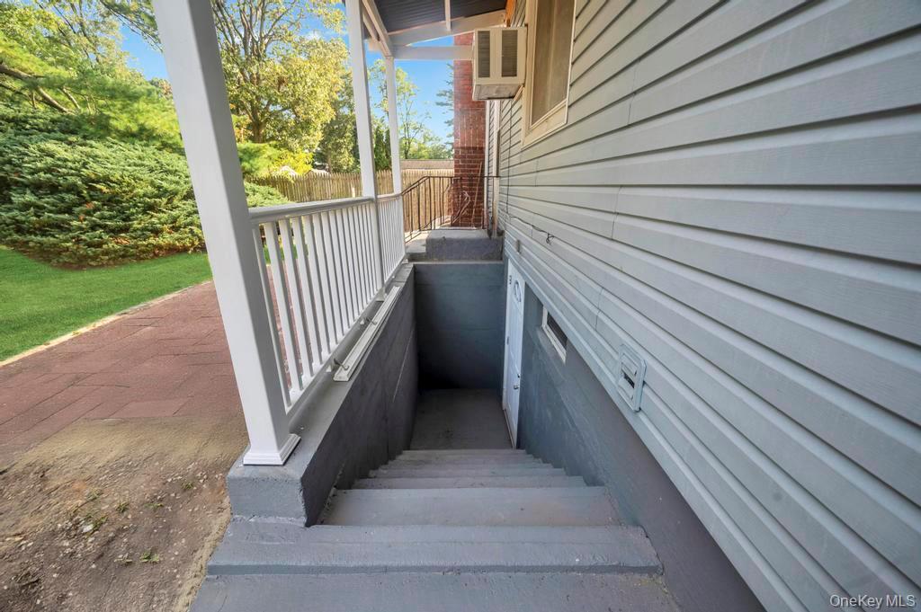 815 Udall Road West Islip, NY 11795 - Photo 4 of 45 View of stairs