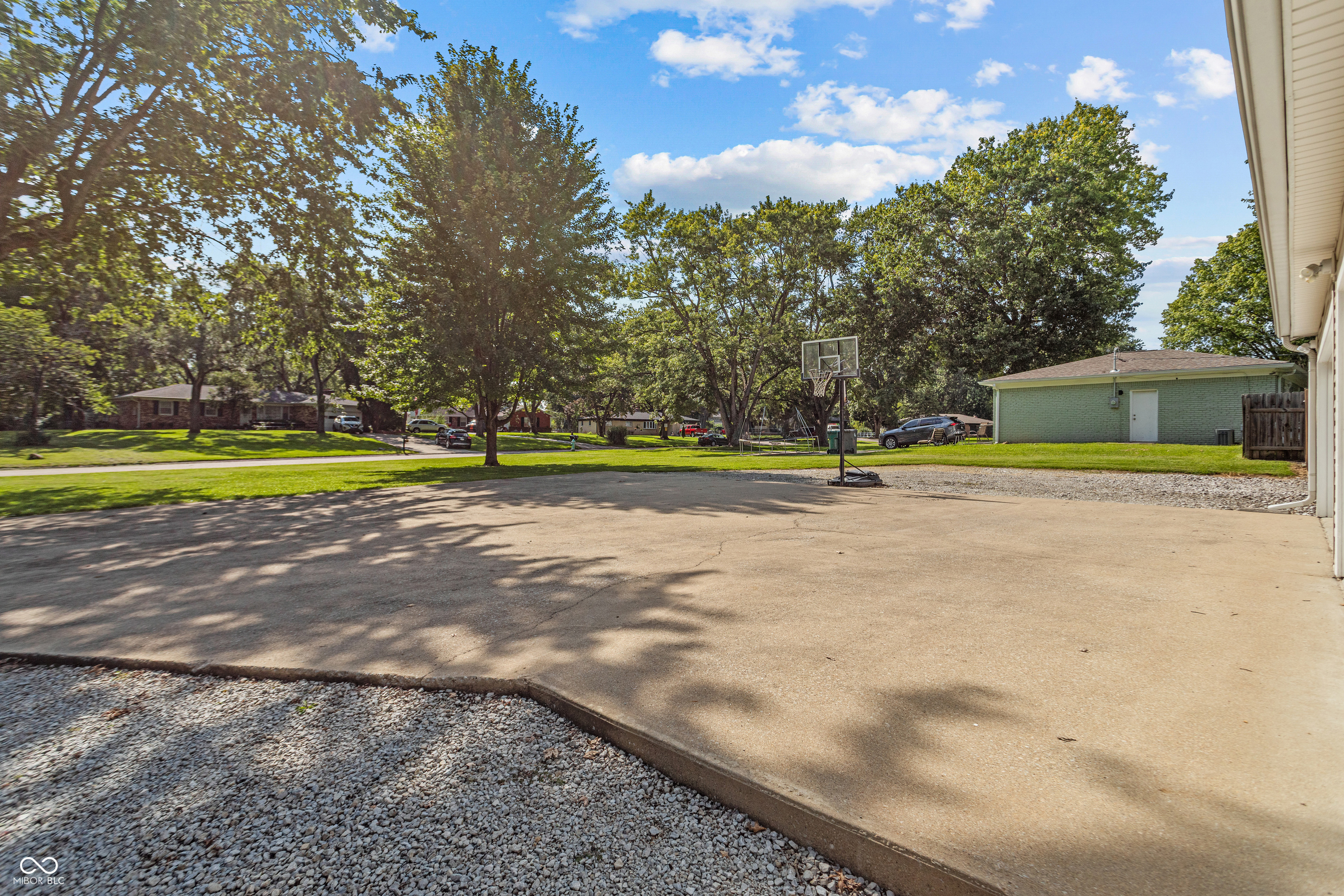 8069 Folkstone Road Indianapolis, IN 46268 - Photo 9 of 54 Gallery Image 9