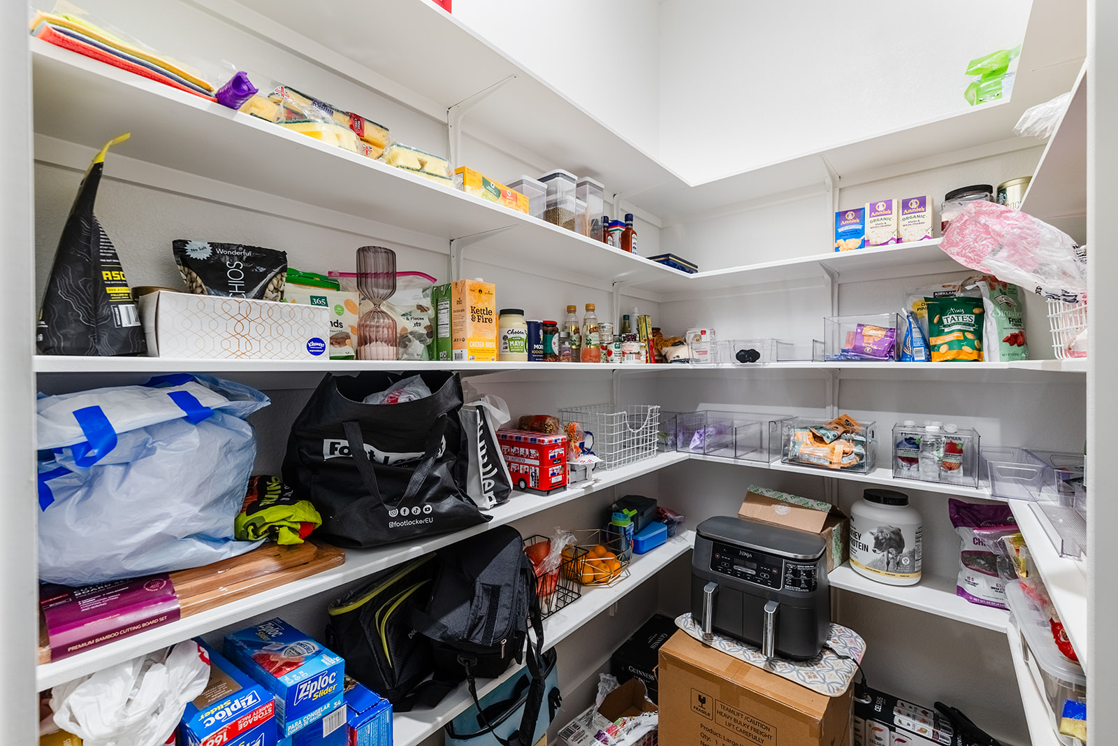 2905 Canto Trace Leander, TX 78641 - Photo 13 of 40 a room with toys and a shelf