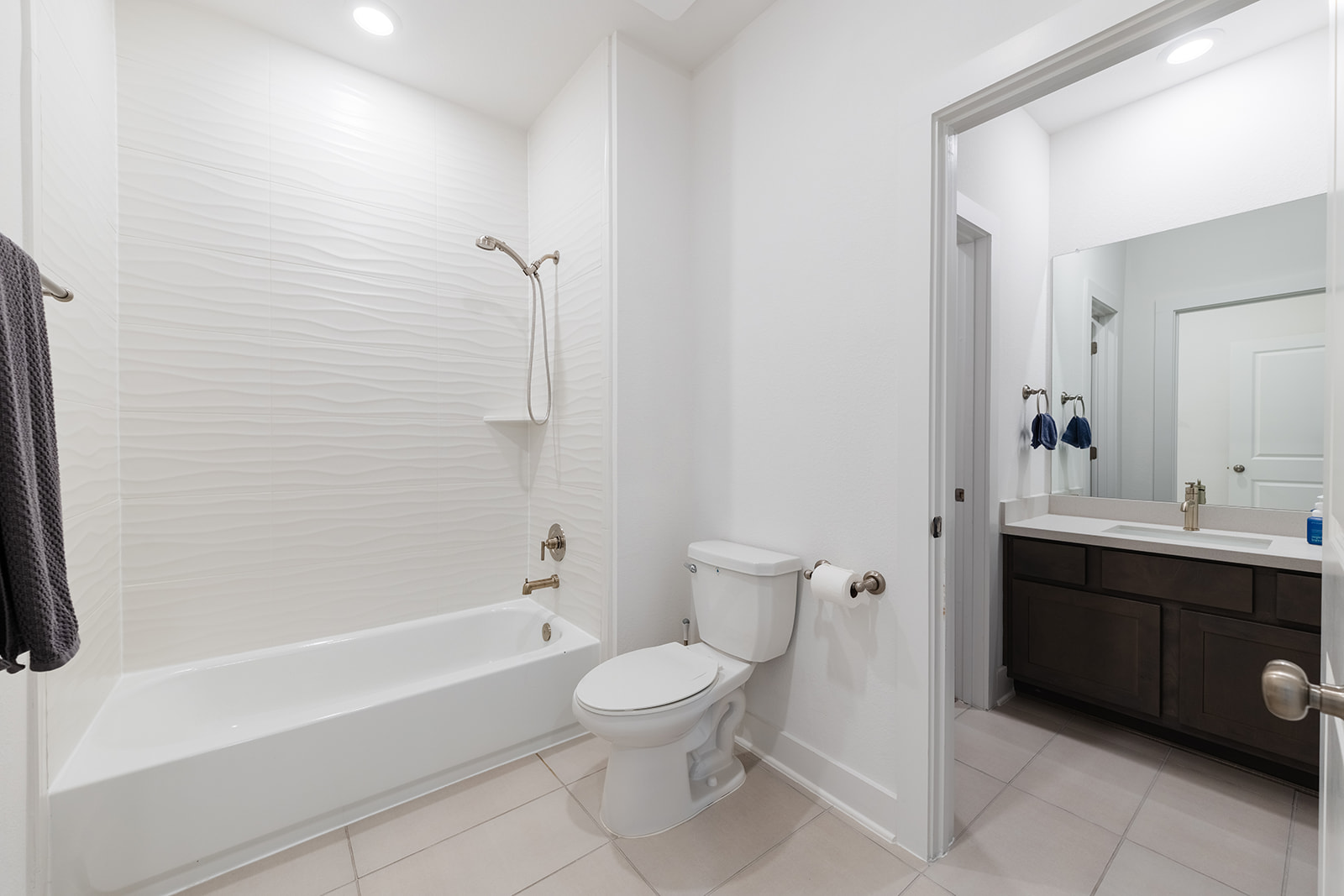 2905 Canto Trace Leander, TX 78641 - Photo 29 of 40 a bathroom with a toilet a sink and bathtub