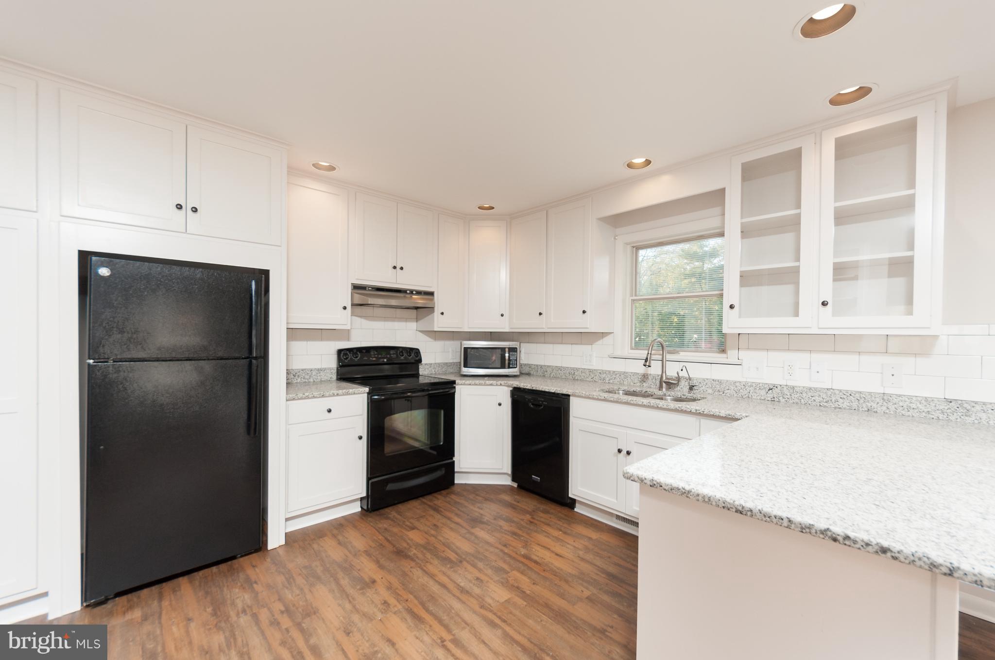 2902 Pointe Boulevard Lititz, PA 17543 - Photo 13 of 35 Kitchen