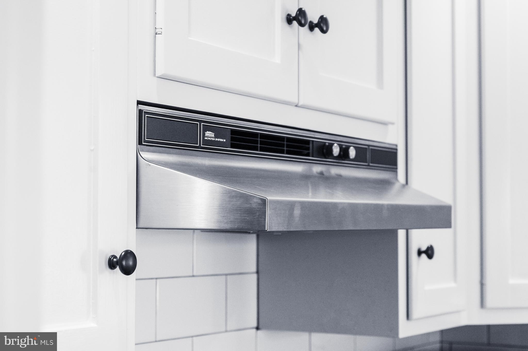 2902 Pointe Boulevard Lititz, PA 17543 - Photo 15 of 35 Stainless Steel Range Hood