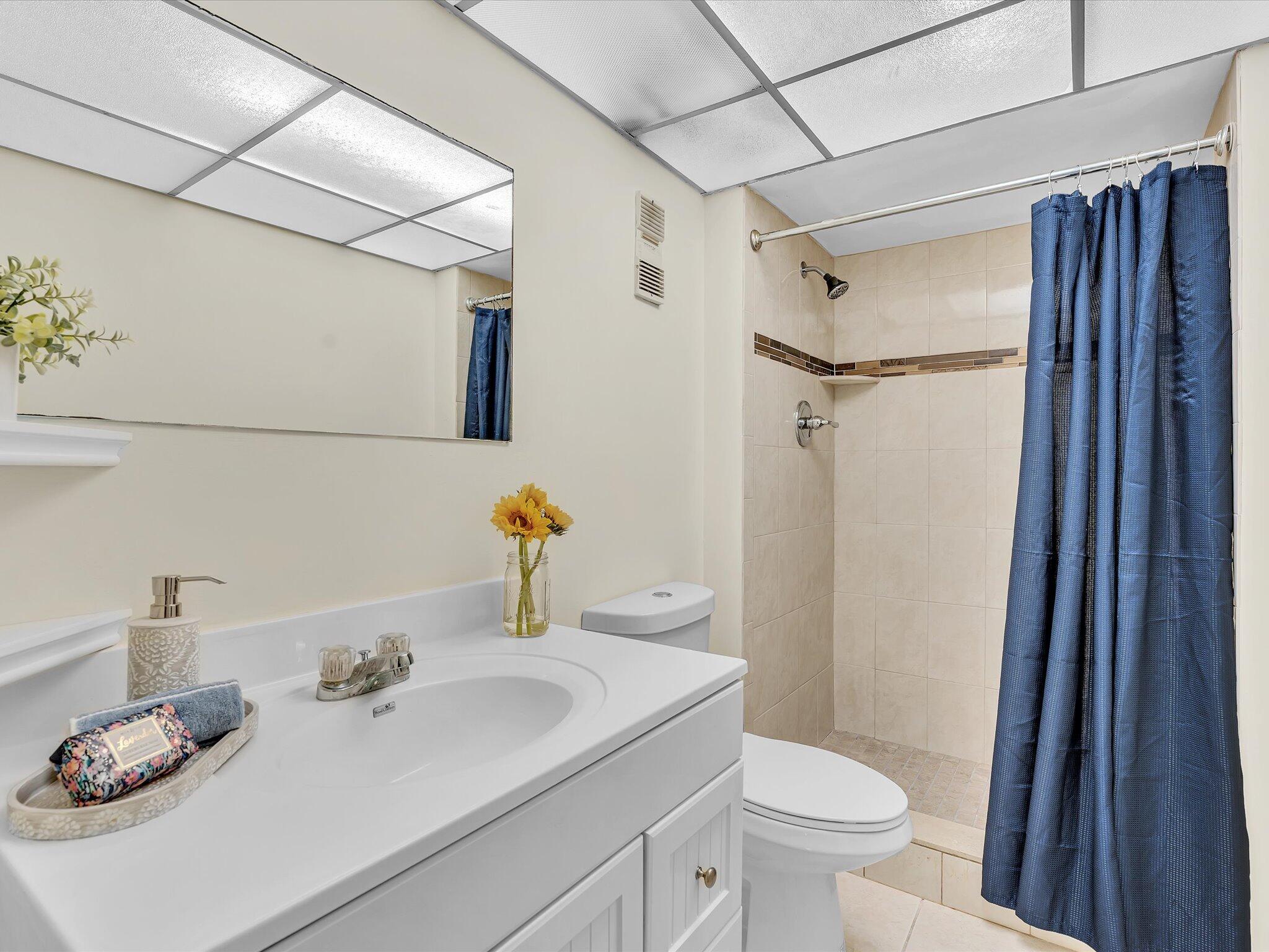 470 Northwest 20th Street Boca Raton, FL 33431 - Photo 19 of 50 Step in Shower