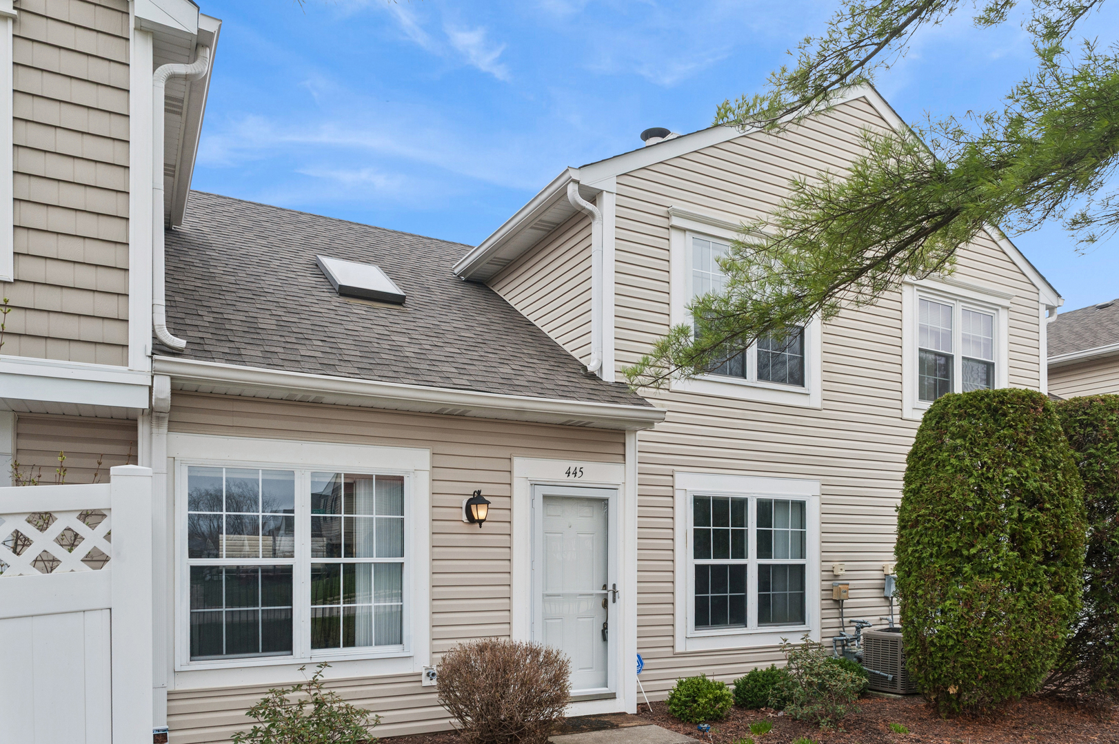 445 Le Parc Circle Buffalo Grove, IL 60089 - Photo 1 of 20