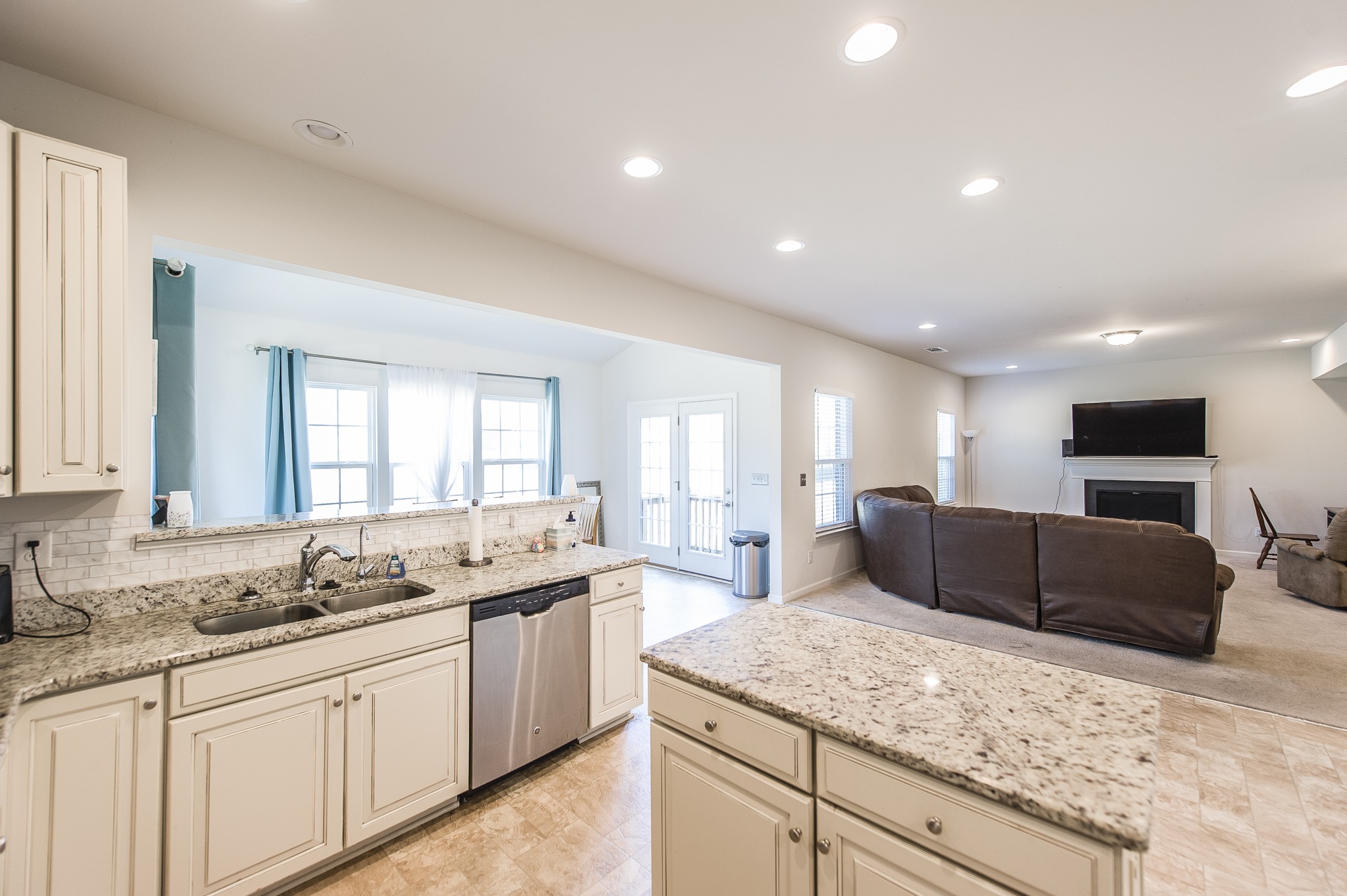 140 Hackney Lane Gallatin, TN 37066 - Photo 24 of 57 a large kitchen with granite countertop a sink and white cabinets