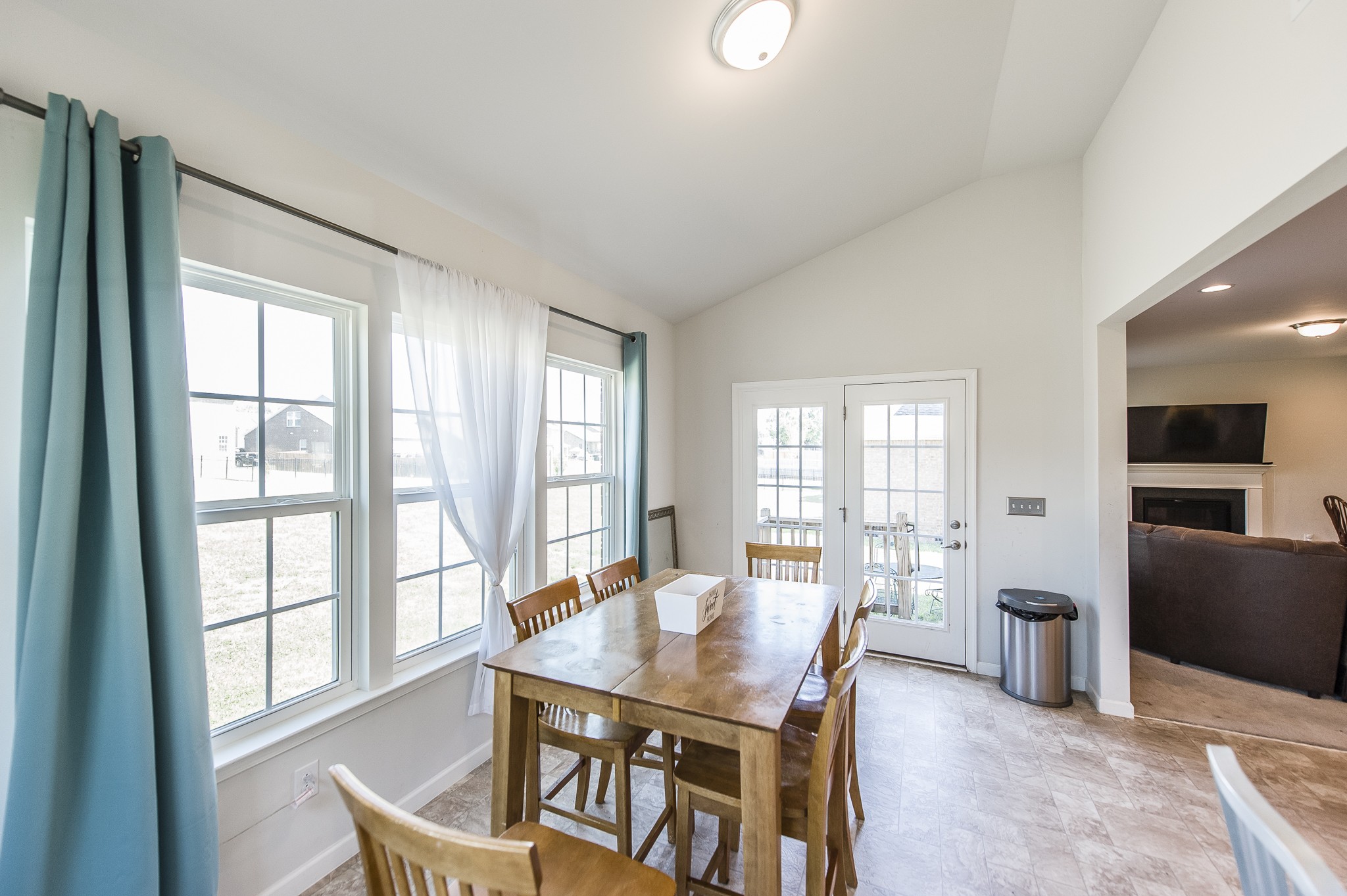 140 Hackney Lane Gallatin, TN 37066 - Photo 30 of 57 a dining room with furniture and window