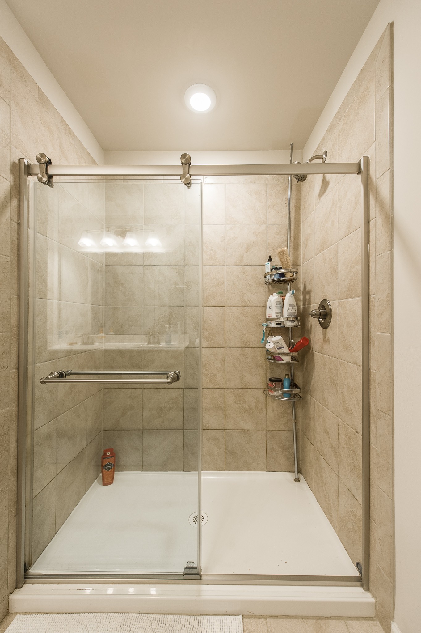140 Hackney Lane Gallatin, TN 37066 - Photo 39 of 57 a bathroom with a shower and toilet