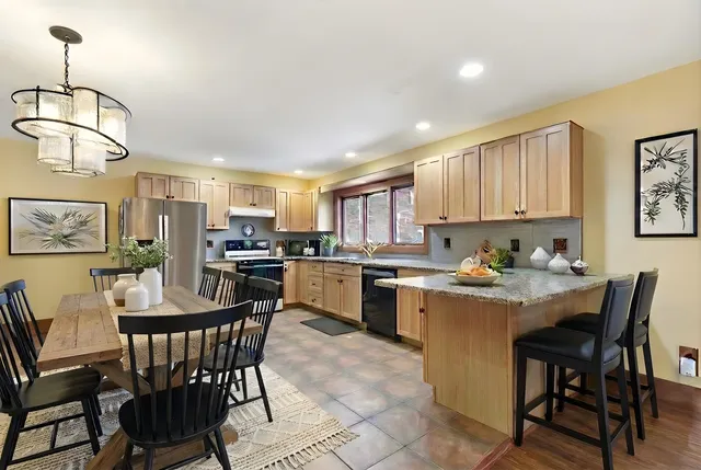 $649,900 | 1791 Chapman Lake Drive, Warsaw, IN 46582